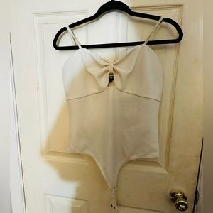 NWOT Express Womens bodysuit Bow front size large keyhole tank top sleeves